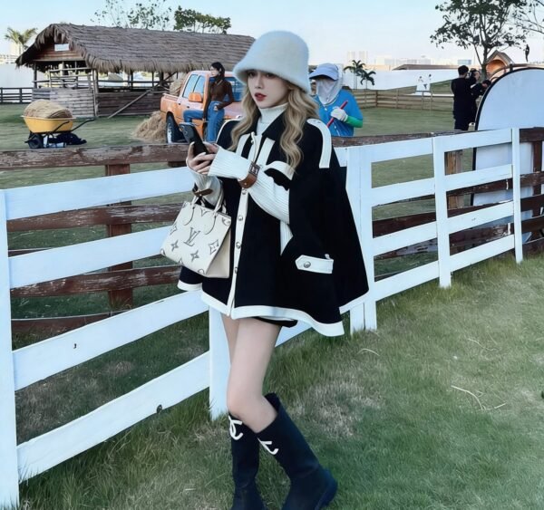 2023 New Hepburn-Style Women's Tweed Cape Coat, Niche Chanel-Inspired High-End Coat